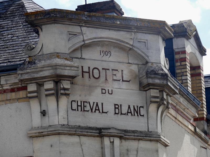 Le Cheval Blanc Hotel Jargeau Buitenkant foto